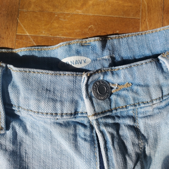 💥3 for $15💥 Old Navy Boyfriend Distressed Lightwave Jean Shorts - Picture 3 of 7